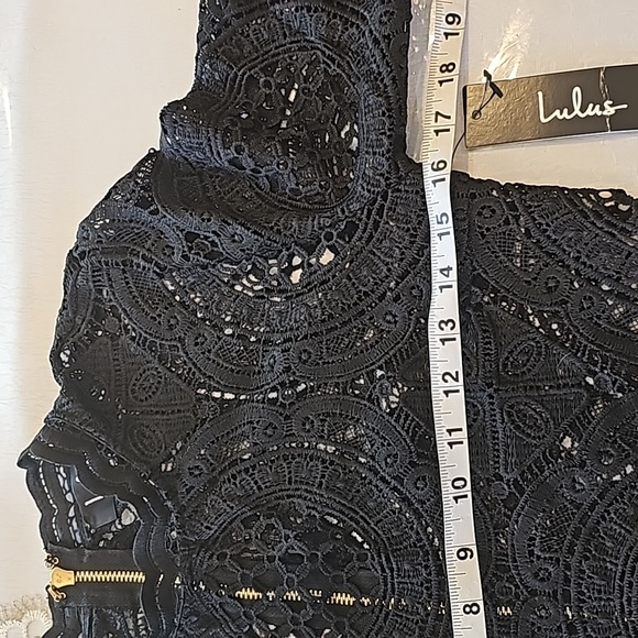 Lulu's Bring Me Back Black Lace Long Sleeve Crop Top Size Small NWT - Picture 7 of 11